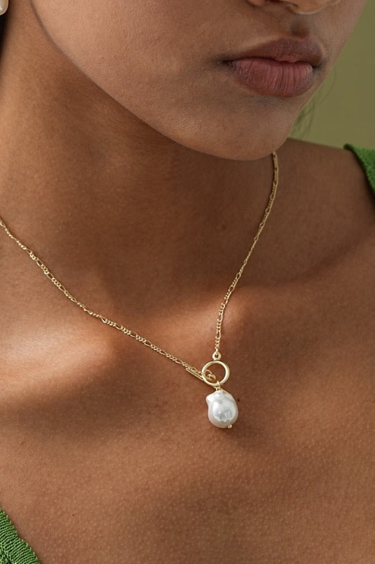 Elegant Gold Pearl Necklace